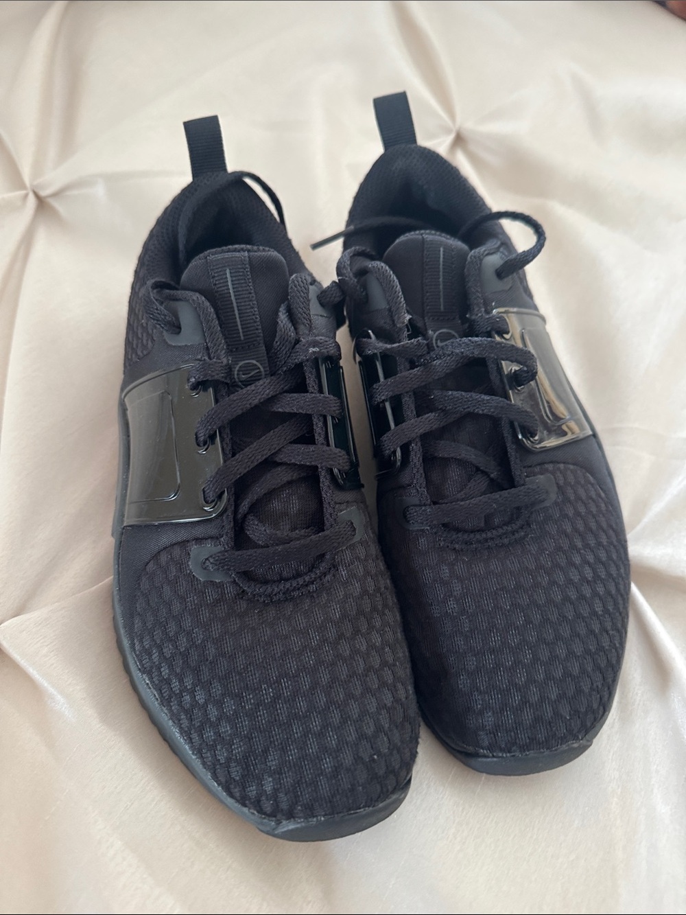 Women Nike Black Athletic Mesh Sneakers - Sleek Casual Trainer